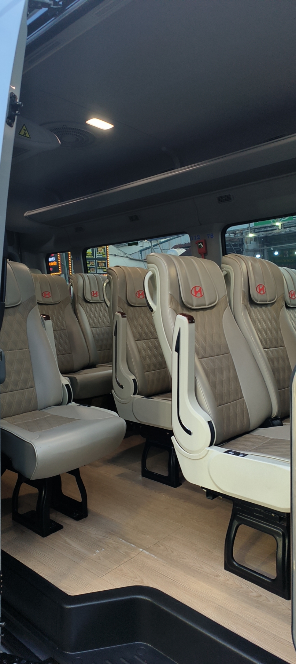 Thuê xe 16 chỗ giá rẻ