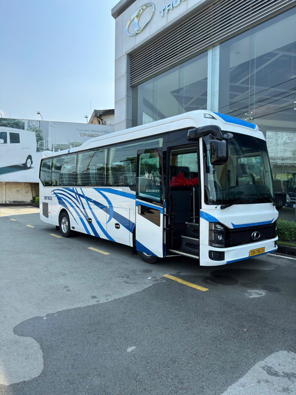 Thuê xe 16 chỗ giá rẻ đưa rước công nhân, học sinh theo tháng